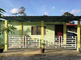 Chalet Desa Halban, hotel with parking in Kangar