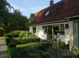 The Two Oaks - Private garden for guests