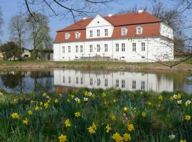 Jagdschloss Kotelow, hotell sihtkohas Kotelow lennujaama Neubrandenburg - Trollenhageni lennujaam - FNB lähedal