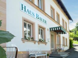 Hotel Haus Bauer, отель в городе Бад-Бернекк-им-Фихтельгебирге