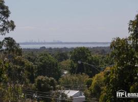 6 Bedrooms/9 Beds Huge House|City+Park Views|Beach, beach hotel in Frankston