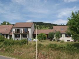 CAMPO CHAMBRES D'HOTES, hotel with parking in Arcenant