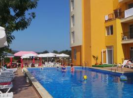 Family Hotel Orios, hótel í Primorsko