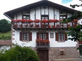 Casa Rural Bordaberea, casa de campo em Maya del Baztán