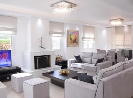 Keratea Luxury Villa -Athens Airport, vakantiewoning in Keratea