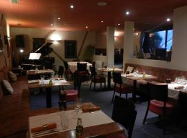 Hôtel Restaurant l'Arpège, hotel v destinaci Jouars-Pontchartrain