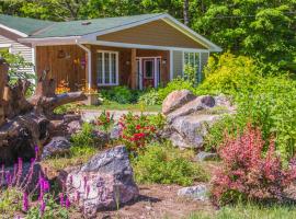 Bear & Butterfly Bed and Breakfast, holiday rental in Gravenhurst