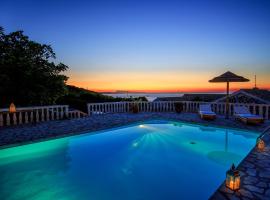 Find Tranquility at Villa Quietude A Stunning Beachfront Villa Rental、アギオス・ステファノスのヴィラ