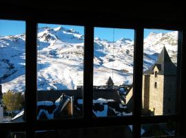 Ski & relax Apartment, hotel cerca de Tramacastilla, Formigal