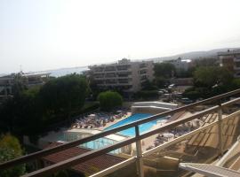Apartment Heliotel Marine 4* Bord de Mer, hotel v destinaci Saint-Laurent-du-Var