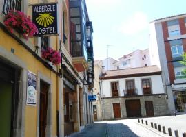 Albergue Valle del Nonaya, hostel in Salas