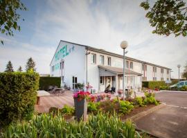 La Grange de Marie: Nitry şehrinde bir otoparklı otel
