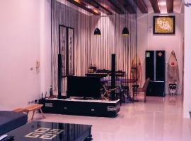 Chun House, hotel v destinaci Jiali