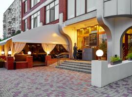 Wellotel Yuzhne, Hotel in Juschne