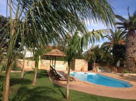 Casa Paula Villas - Private Heated Pool for Each House، بيت عطلات شاطئي في لاغوس