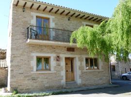 Casa Rural La Fuente, family hotel in Trabanca