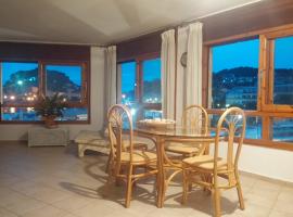 Lydia's Apartment with Castle View, familiehotel in Tossa de Mar