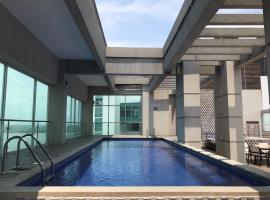 Puerto Santa Ana Suites Guayaquil، شقة في غواياكيل