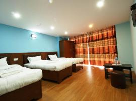 Everest Holiday Inn, hotel i Katmandu