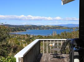 Church Bay Views, cottage in Oneroa