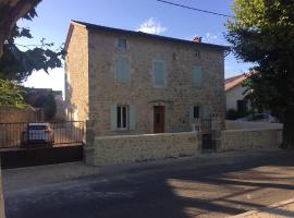 La maison de Salavas, hotel in Vallon-Pont-dʼArc