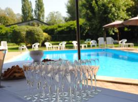 Logis Le Relais Fleuri, hotel di Sauvigny-le-Bois