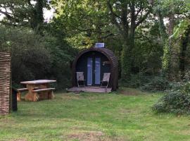 New Acre Pod, hotel with parking in Angmering