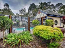 Waverley House Cottages, chalet a Lakes Entrance