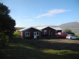 Icelandhorsetours - Helluland、ソイザウルクロウクルの駐車場付きホテル