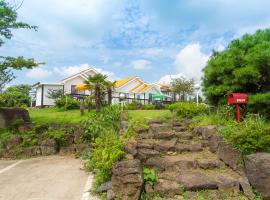 Arting Pension, hotel near Dinosaur and Animal Farm, Seogwipo