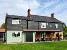 Lawson Cottage B&B, cottage in Hickling