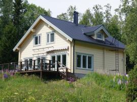 Hjortö stockstuga, casa vacacional en Ödkarby