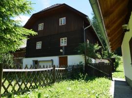 Urige Almhütte Innerkrems, hotelli kohteessa Innerkrems