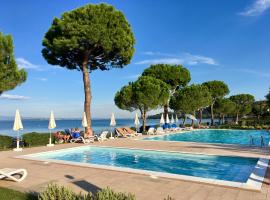 Le Corti Del Lago: Padenghe sul Garda'da bir tatil parkı