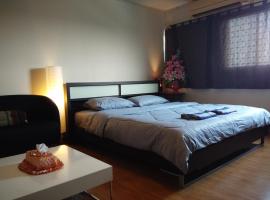 Renovate Room Near Impact، فندق مع موقف سيارات في Ban Bang Phang