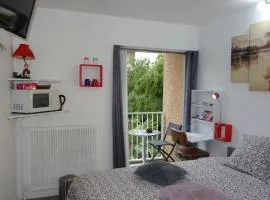 Chambre 1 PERSONNE et STUDIO 1 personne Avec Entrée Libre et Salle de Bain Privée