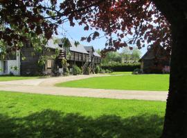 Ferme Cacheterie, boutique terroir, hotel met parkeren in Fleury-la-Forêt