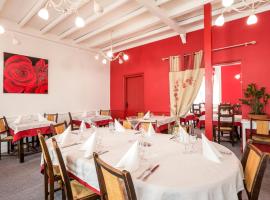 Logis Hotel Restaurant Le Cygne، فندق في Yssingeaux