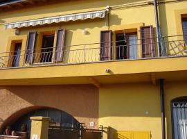 CASA DEL SOLE APPARTAMENTO N° 2 WHITE AND GOLD ROOM, Ferienwohnung in Gavardo