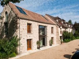 Petit loft de charme proche VERSAILLES SACLAY 30 mn PARIS jardin terrasse parking securisé, hotel poblíž významného místa Marivaux Golf Course, Janvry