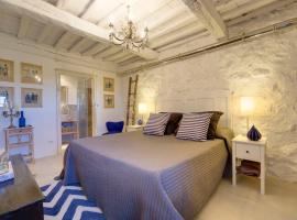 THE RETREAT a romantic bedroom in Maremma, bed and breakfast en Cana