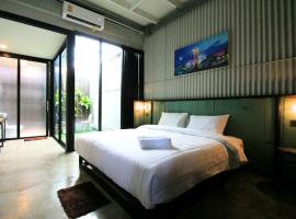 THE TREE Sleep and Space, hotel cerca de Ratsadanupradit Mahitsaraphakdi Park, Trang