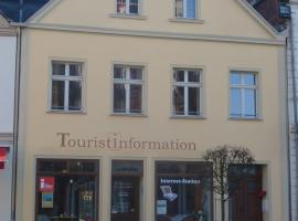 Pension & Ferienwohnung Zum Schmuckgiebel, ξενοδοχείο σε Tangermunde