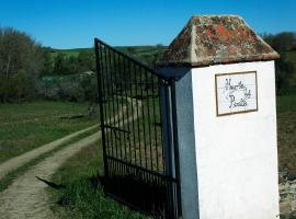 Casa Rural Ecológica Huerta del Pirata, hotel con parking en Fuente de Cantos