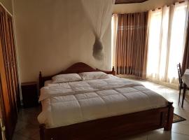 Huye में, होटल Four Steps Hotel