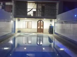 Casa con Piscina Privada y Jacuzzi