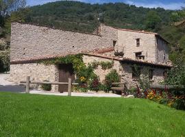 Apartaments turistics Moli Can Coll, country house in Campelles
