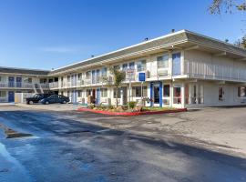 Motel 6 Hayward, CA- East Bay, hotelli kohteessa Hayward