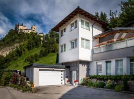 Apartments Schloß-Weißenstein-Straße, hotell i Matrei in Osttirol