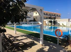 Mythical Sands Resort - Good Vibes Apartment, hotel in Paralimni